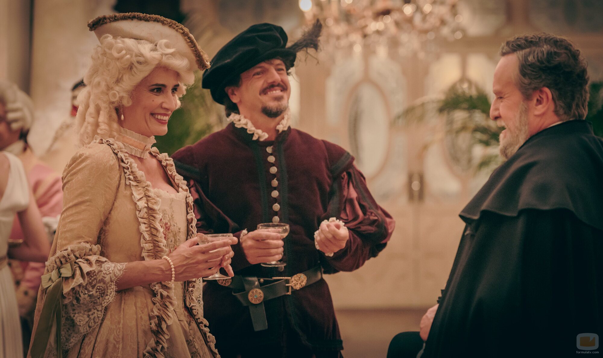 Fernando Cayo y Elia Galera en 2x02 'La fiesta de disfraces' de 'La Favorita 1922'