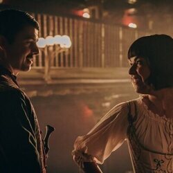 Verónica Sánchez y Jordi Coll en 2x02 titulado 'La fiesta de disfraces' de 'La Favorita 1922'