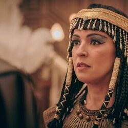 Escena de Verónica Sánchez en el 2x02 de 'La Favorita 1922'