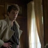 Benjamin Voisin en Capítulo 6 titulado 'Trampantojo' de 'Carême, chef de reyes'