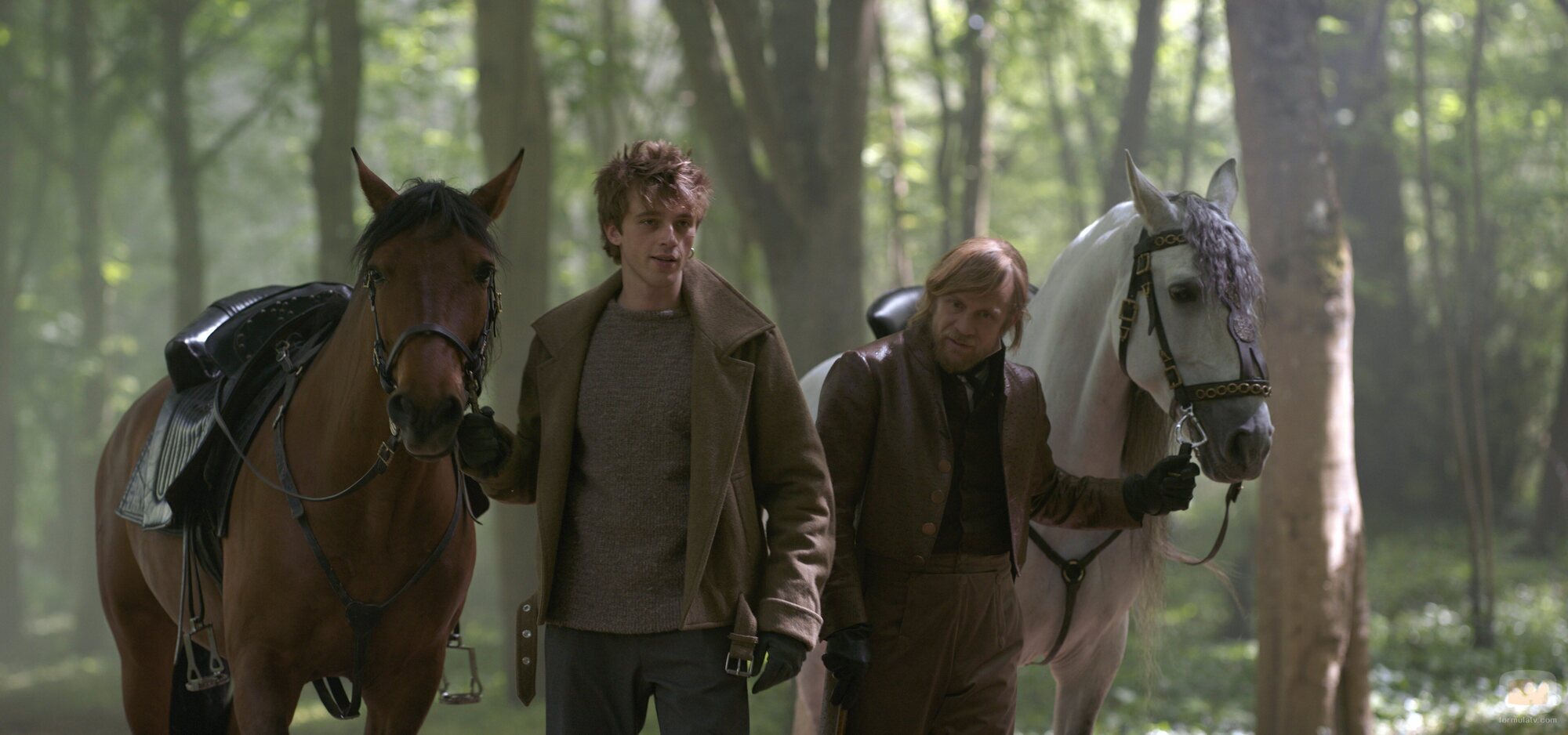 Benjamin Voisin y Jérémie Renier en el 1x06 de 'Carême, chef de reyes'