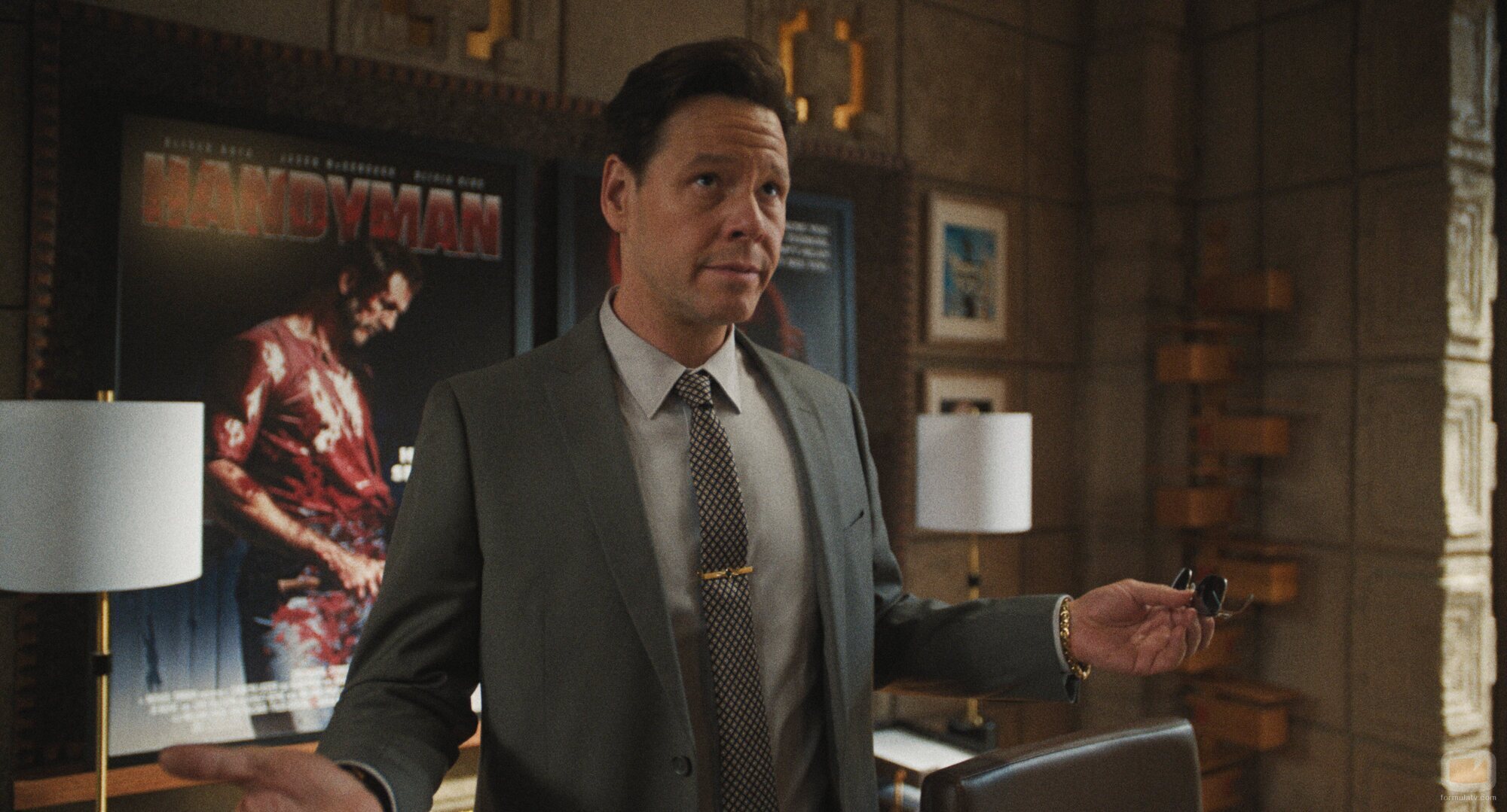 Ike Barinholtz en el 1x05 de 'The Studio'
