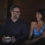 Seth Rogen y Rebecca Hall en 'La oncóloga pediatra' de 'The Studio'