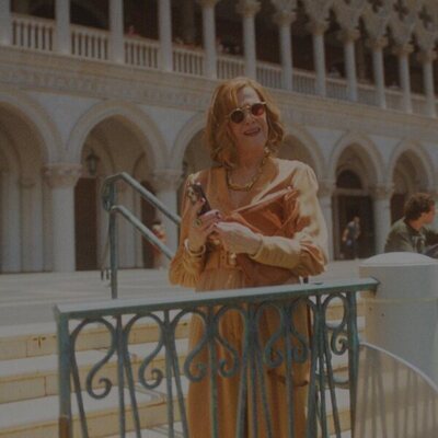 Catherine O'Hara en 1x09 titulado 'La CinemaCon' de 'The Studio'