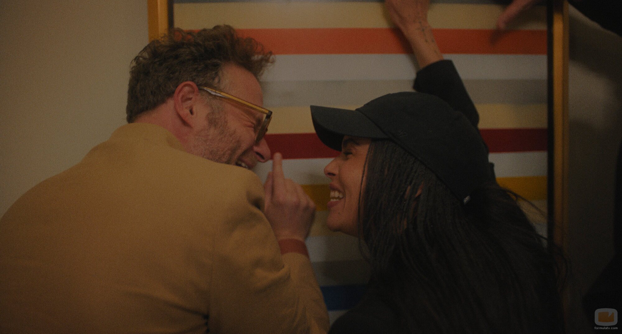 Zoë Kravitz y Seth Rogen en la temporada 1 y el capítulo 09 de 'The Studio'