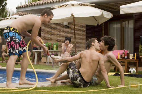 David y Fer se enrollan en 'FoQ'