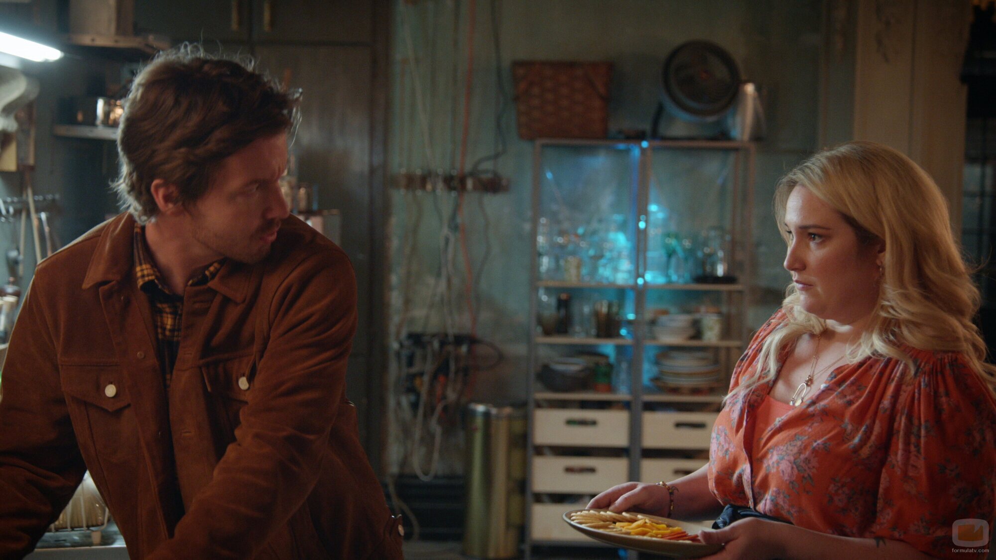 Emma Hunton y Josh Pence en 'Zum, pum, bum' de 'Good Trouble'