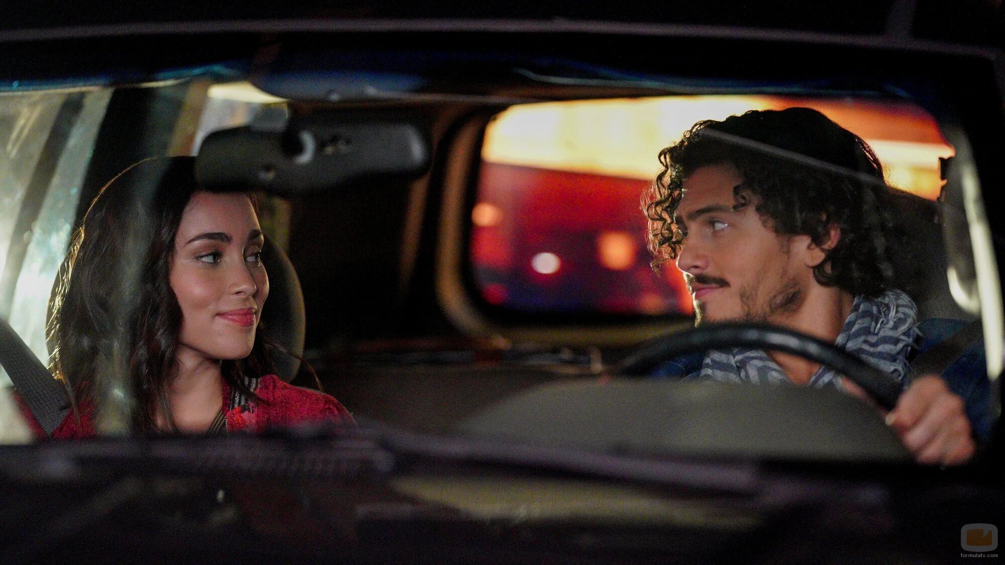 Tommy Martinez y Priscilla Quintana en 'Derribado' de 'Good Trouble'