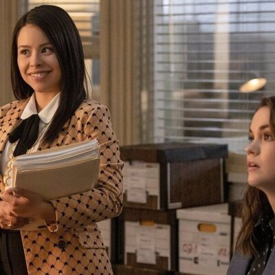Maia Mitchell y Cierra Ramirez en 3x13 titulado 'Surge un metamor' de 'Good Trouble'