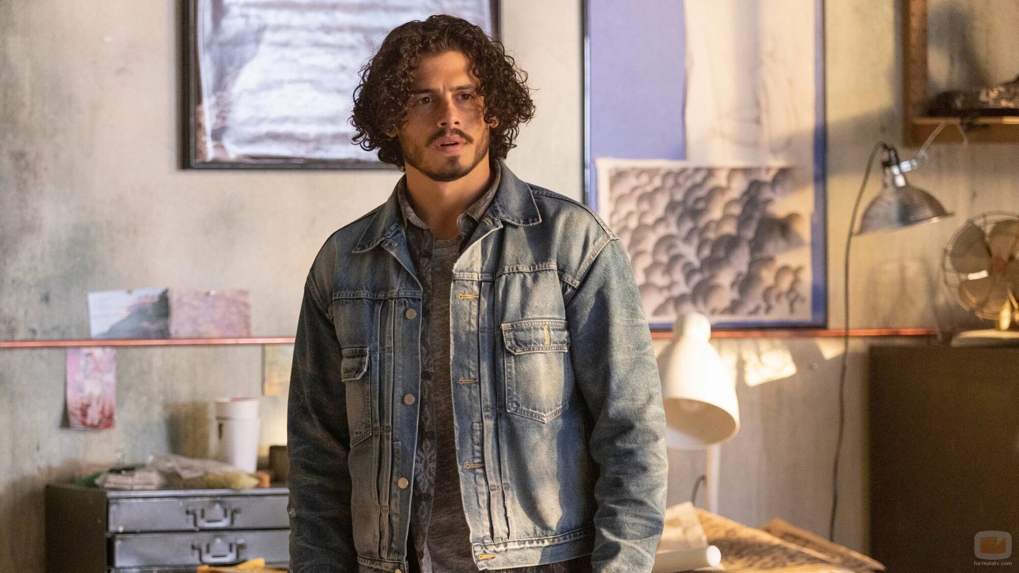 Tommy Martinez en Capítulo 14 titulado 'Selecciones y huelgas' de 'Good Trouble'