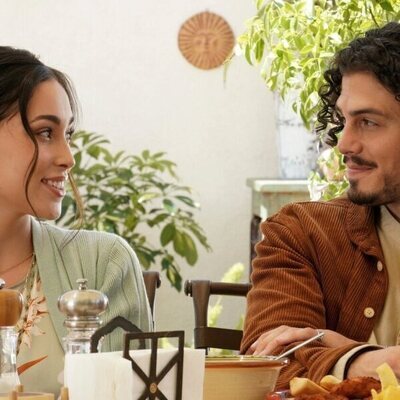 Tommy Martinez y Priscilla Quintana en el 3x17 de 'Good Trouble'