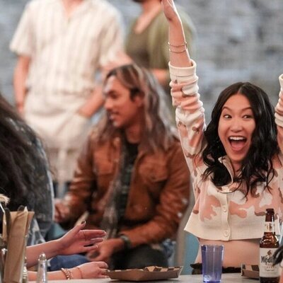 Emma Hunton y Kara Wang en la temporada 4 y el capítulo 01 de 'Good Trouble'