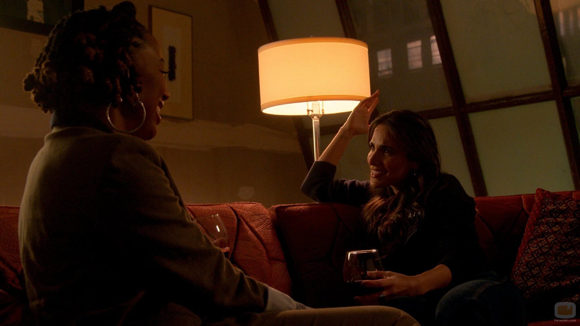 Maiara Walsh y Zuri Adele en Capítulo 3 titulado 'Conoce al nuevo jefe' de 'Good Trouble'