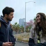 Escena de Booboo Stewart y Bryan Craig en 'Conoce al nuevo jefe' de 'Good Trouble'