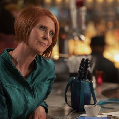 Cynthia Nixon en 3x01 'Todo Pinta Bien' de 'And Just Like That...'