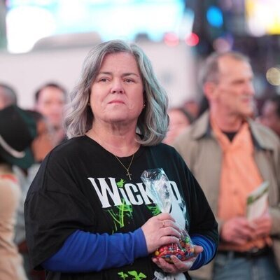 Rosie O'Donnell en 3x01 'Todo Pinta Bien' de 'And Just Like That...'