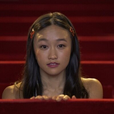 Cathy Ang en 3x01 'Todo Pinta Bien' de 'And Just Like That...'