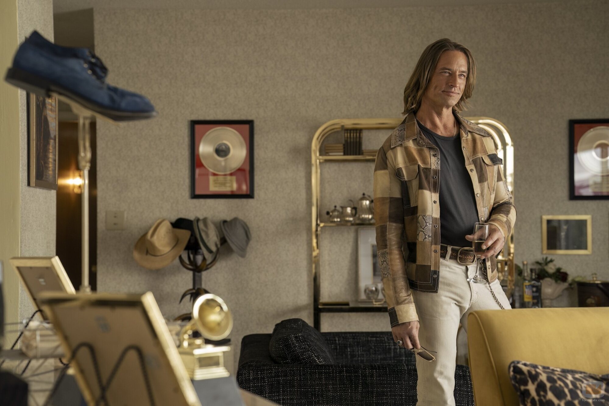 Josh Holloway en 1x02 'Mentes sospechosas' de 'Duster'