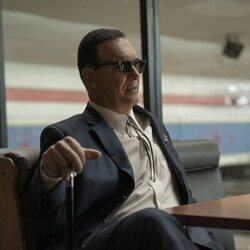 Patrick Warburton en 'Mentes sospechosas' de 'Duster'