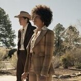 Rachel Hilson y Asivak Koostachin en la temporada 1 y el capítulo 02 de 'Duster'