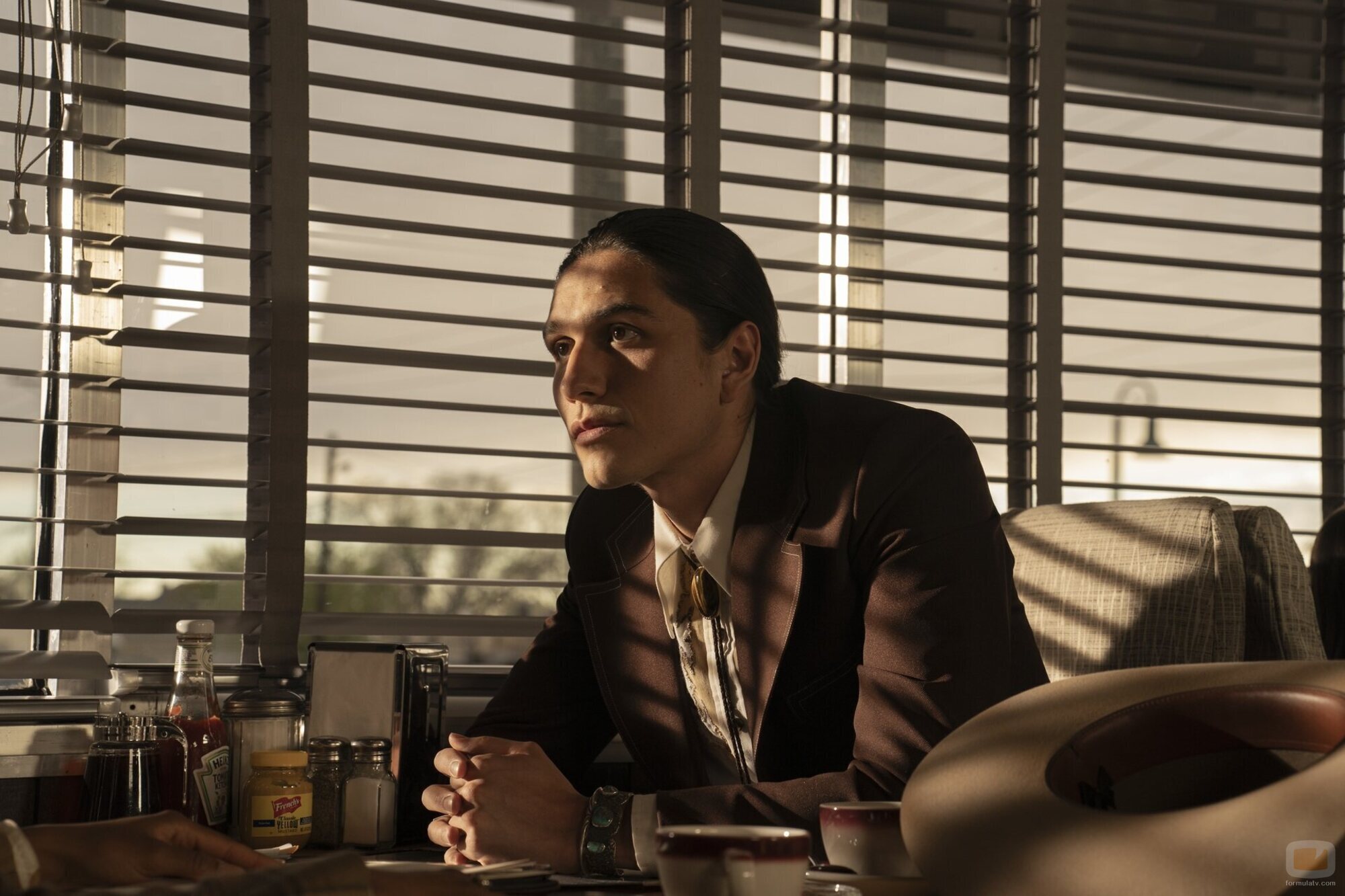 Asivak Koostachin en el 1x02 de 'Duster'