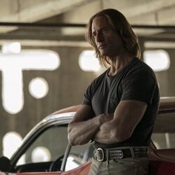 Josh Holloway en la temporada 1 y el capítulo 02 de 'Duster'