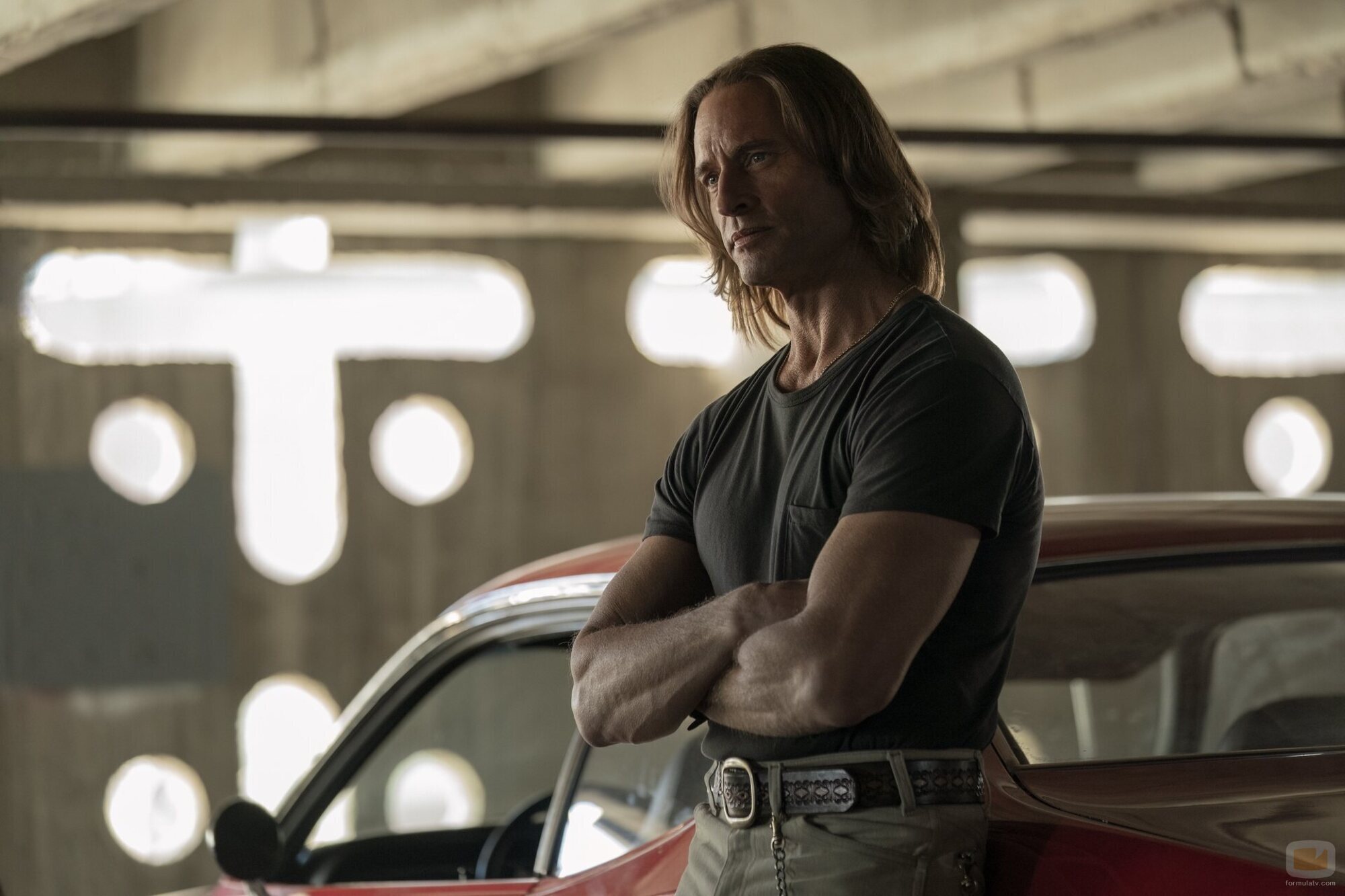 Josh Holloway en la temporada 1 y el capítulo 02 de 'Duster'