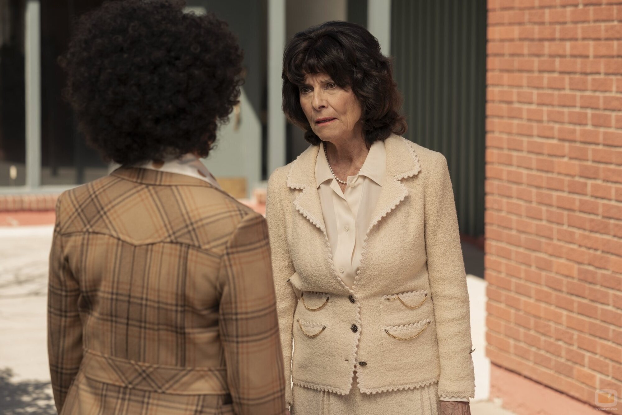 Adrienne Barbeau en 1x02 'Mentes sospechosas' de 'Duster'