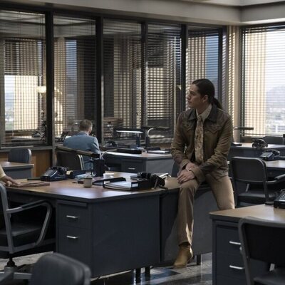 Rachel Hilson y Asivak Koostachin en 1x03 titulado 'You're No Good' de 'Duster'