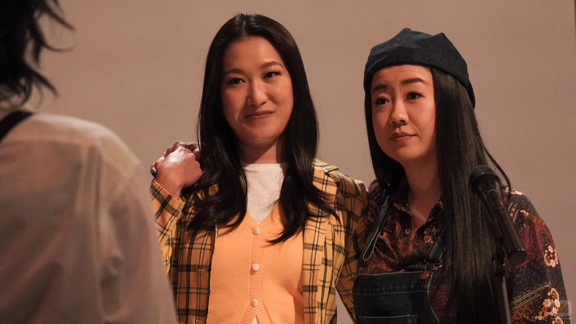 Sherry Cola y Kara Wang en 'Algo impredecible, pero al final está bien' de 'Good Trouble'