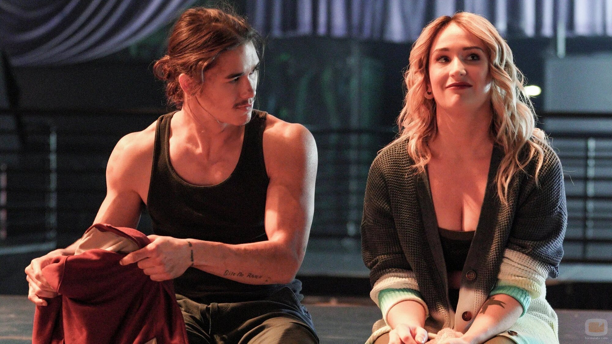 Booboo Stewart y Emma Hunton en la temporada 4 y el capítulo 08 de 'Good Trouble'