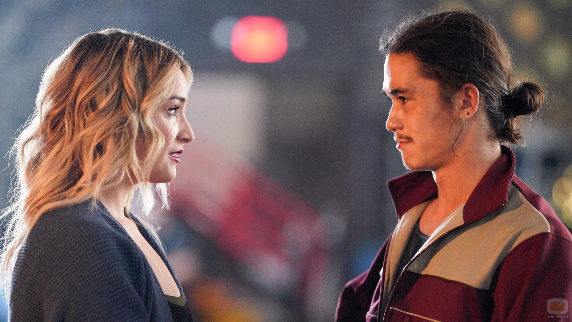 Imagen de Booboo Stewart y Emma Hunton en la temporada 4 y el capítulo 08 de 'Good Trouble'