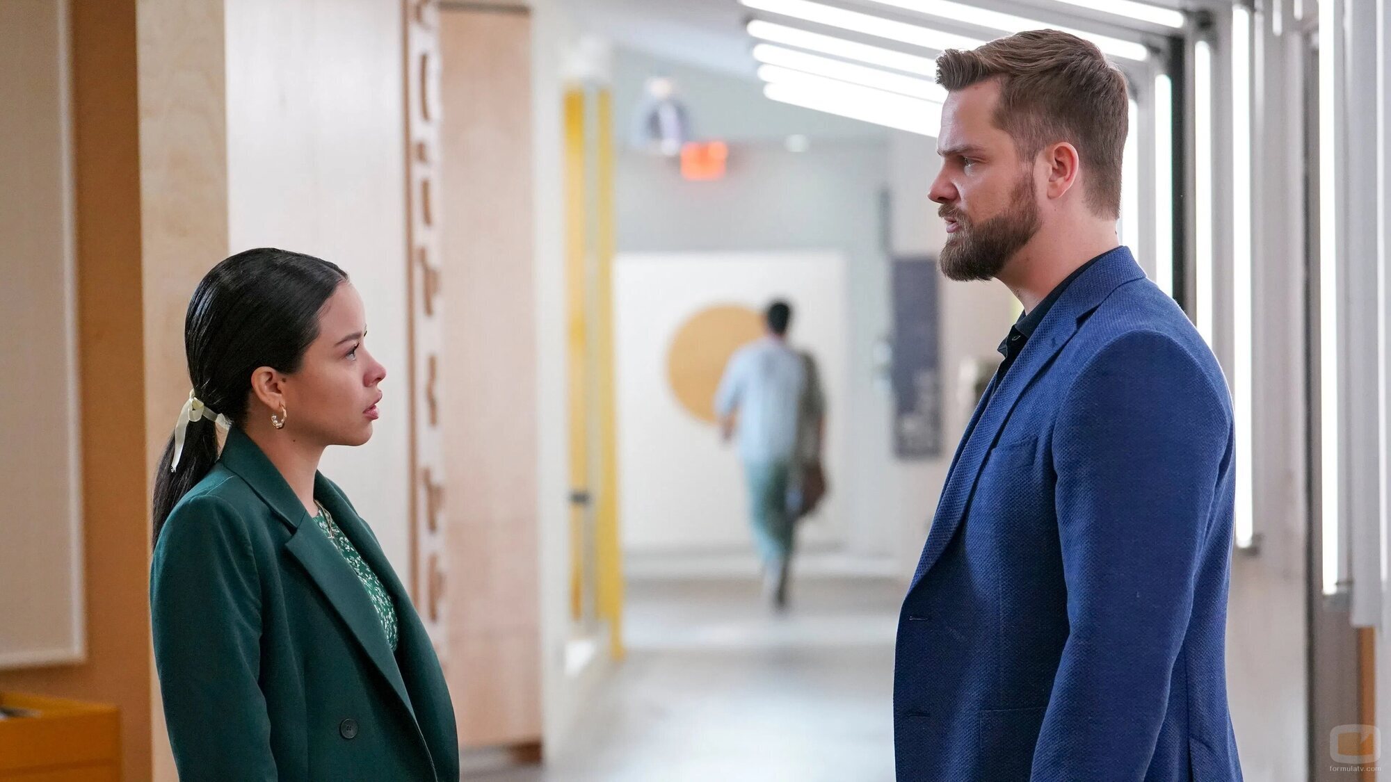 Cierra Ramirez y T.J. Linnard en 4x12 titulado 'Escoge un bando, escoge una pelea' de 'Good Trouble'