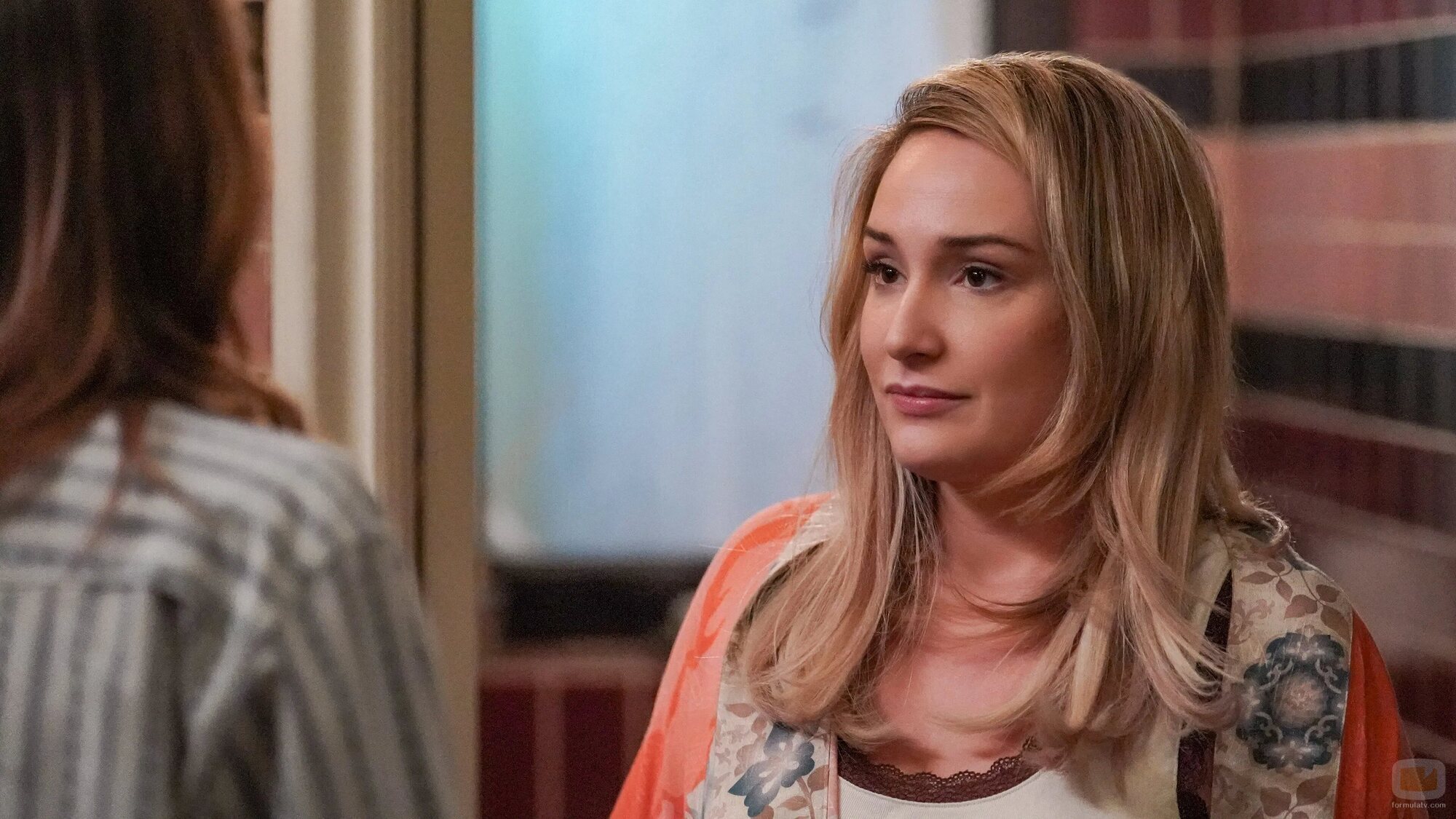 Emma Hunton en Capítulo 12 titulado 'Escoge un bando, escoge una pelea' de 'Good Trouble'