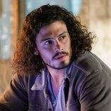 Tommy Martinez en Capítulo 13 titulado 'Un centavo con un agujero' de 'Good Trouble'