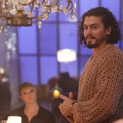 Tommy Martinez en 5x07 titulado 'Pavo para mí, pavo para ti' de 'Good Trouble'