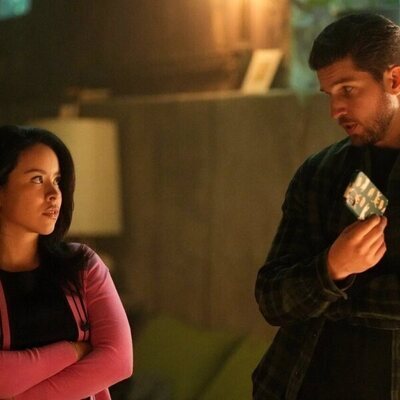 Bryan Craig y Cierra Ramirez en Capítulo 14 titulado 'Fiesta para uno' de 'Good Trouble'