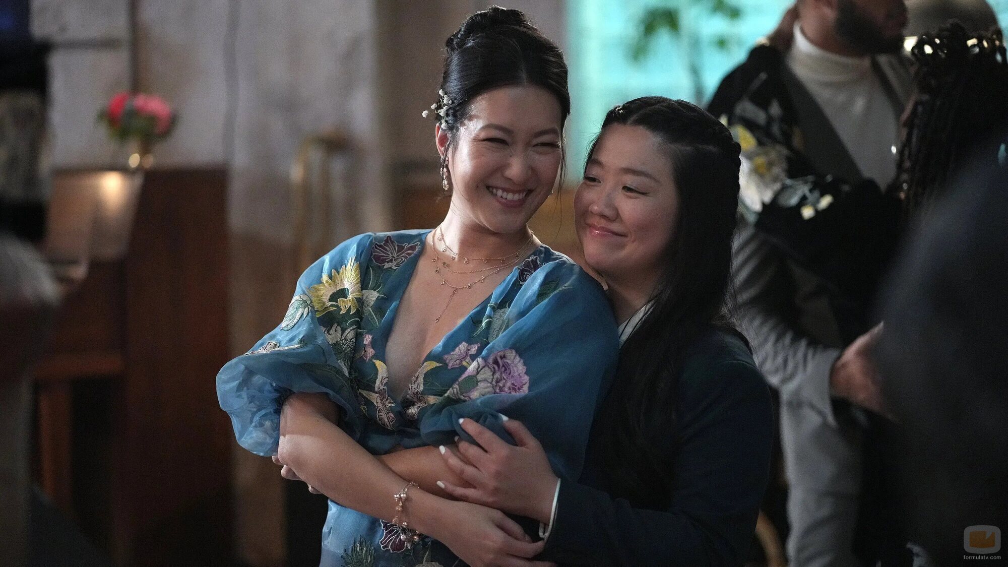 Sherry Cola y Kara Wang en 5x18 titulado 'Tantos compromisos' de 'Good Trouble'