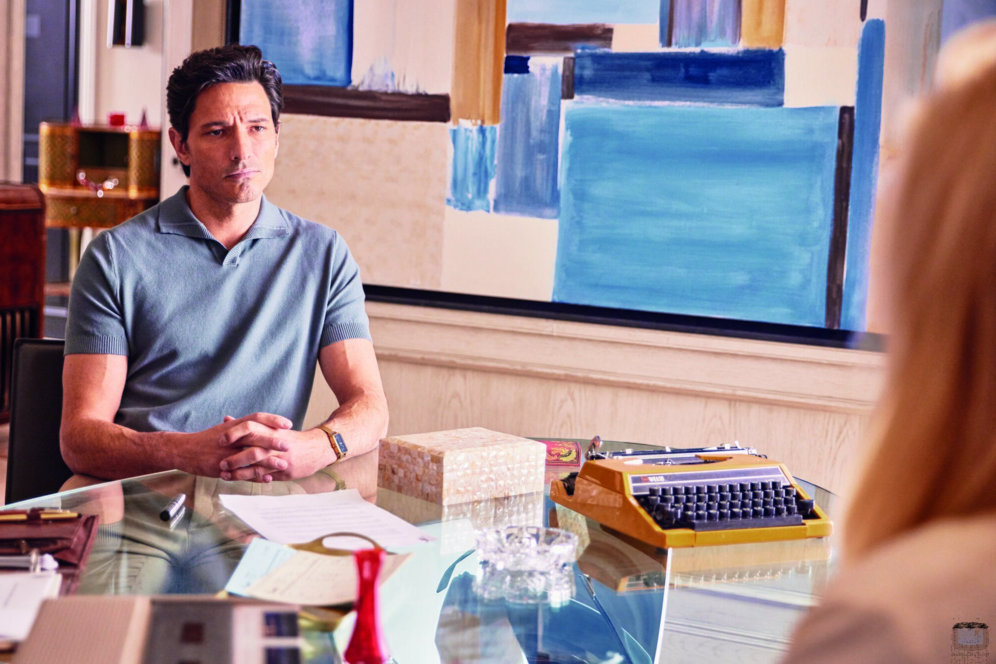 Andrés Velencoso en el 1x04 de 'Eva y Nicole'