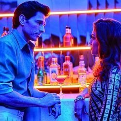 Hiba Abouk y Andrés Velencoso en el 'Bala perdida' de 'Eva y Nicole'