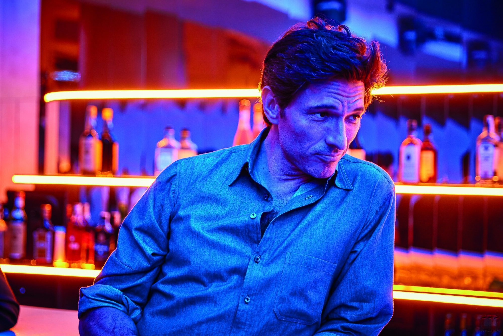 Andrés Velencoso en 1x04 'Bala perdida' de 'Eva & Nicole'
