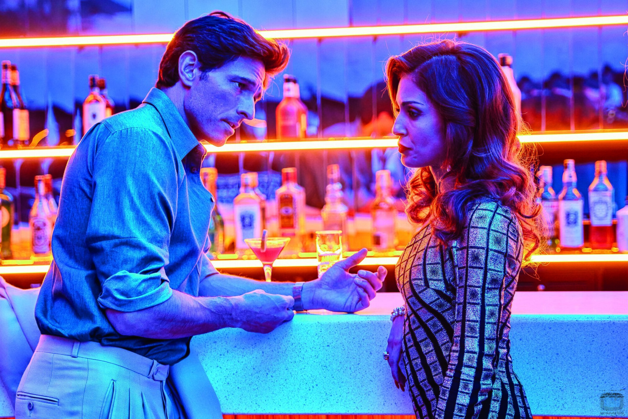 Belén Rueda y Andrés Velencoso en el 1x04 de 'Eva y Nicole'