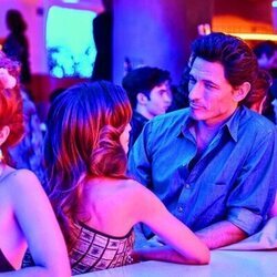 Andrés Velencoso en el 1x04 de 'Eva & Nicole'