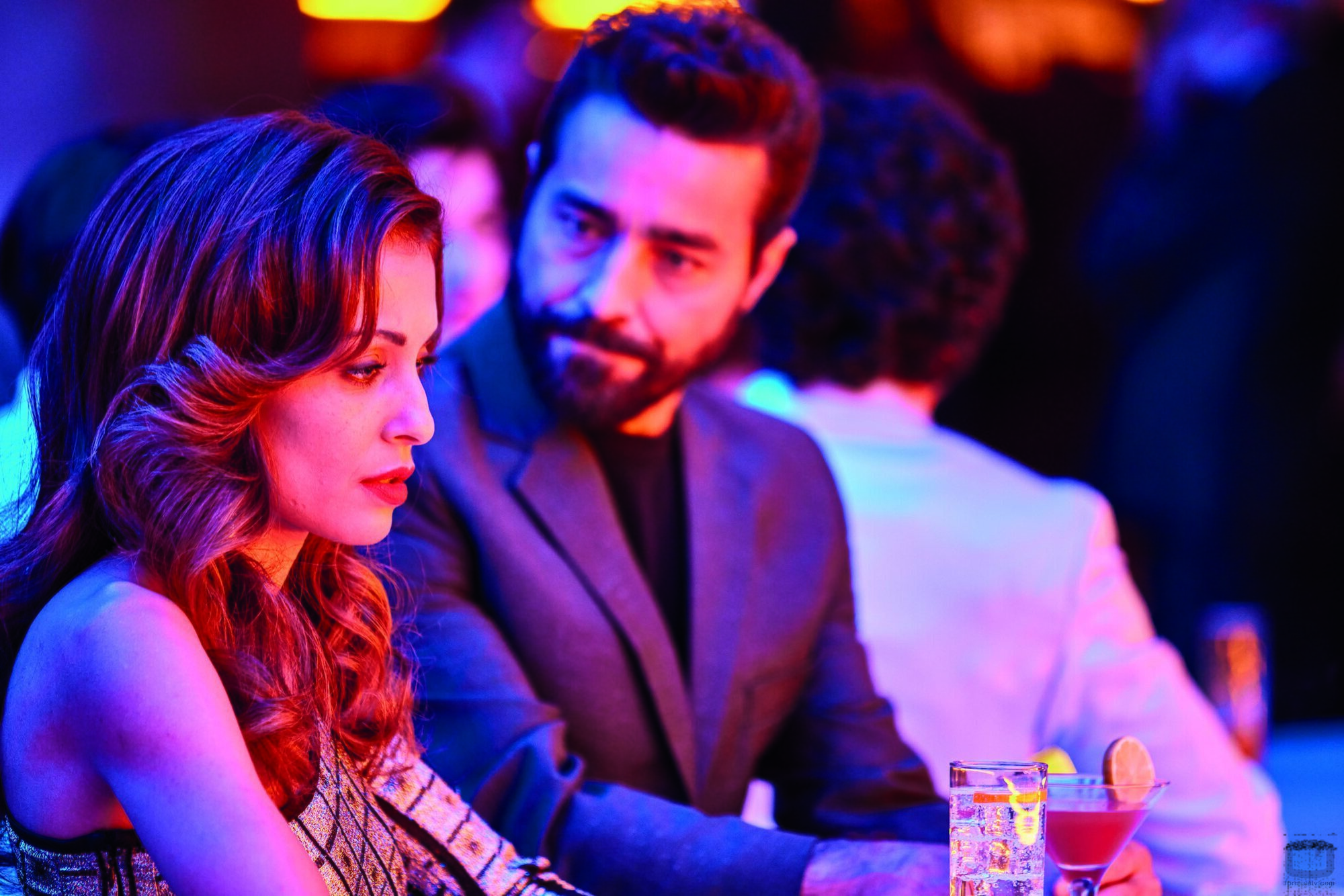 Hiba Abouk en el 1x04 de 'Eva y Nicole'