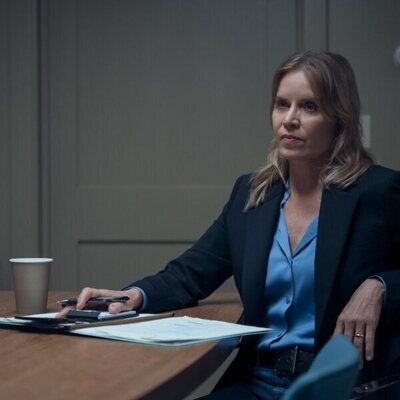Kim Dickens en 1x01 titulado 'Es mi hermana' de 'La mejor hermana'