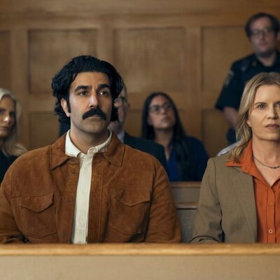 Kim Dickens y Bobby Naderi en el 1x03 de 'La mejor hermana'