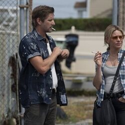 Elizabeth Banks y Paul Sparks en 'Solo pregunta' de 'La mejor hermana'