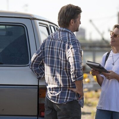 Elizabeth Banks y Paul Sparks en 1x06 'Mano firme' de 'La mejor hermana'