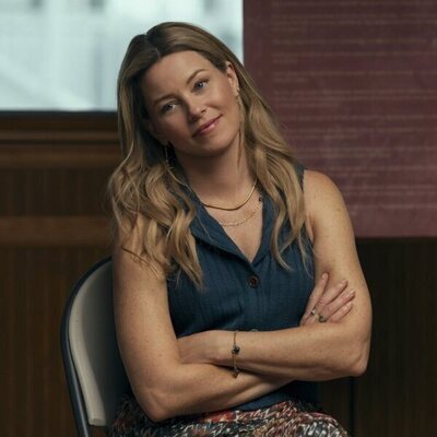 Elizabeth Banks en 1x06 titulado 'Mano firme' de 'La mejor hermana'