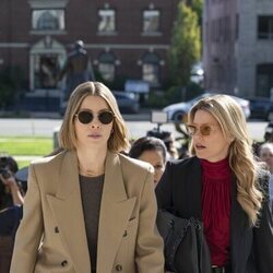 Elizabeth Banks y Jessica Biel en 'Mano firme' de 'La mejor hermana'